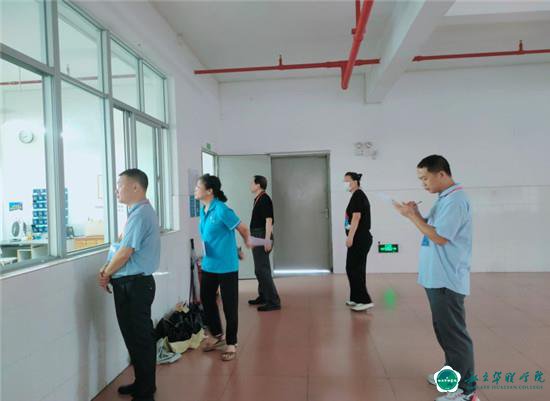 严考纪 正考风 促学风 2022-2023学年第二学期期末考试现场巡考 严考纪 正考风 促学风 2022-2023学年第二学期期末考试现场巡考