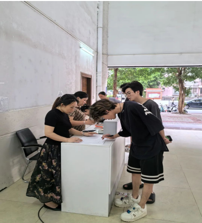 20小时抢修保供电 甘于奉献为学生 20小时抢修保供电 甘于奉献为学生