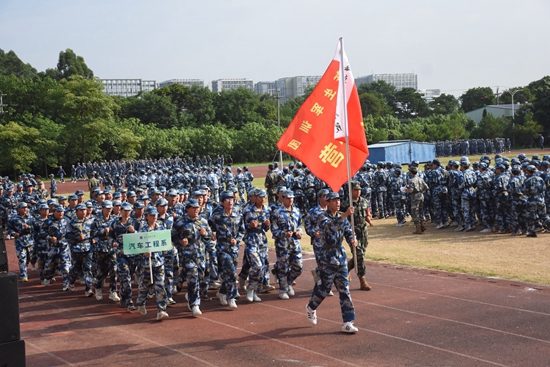 迷彩英姿彰显2024级新兵风采 迷彩英姿彰显2024级新兵风采