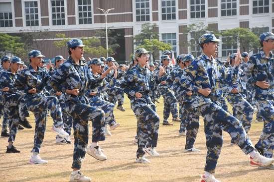 迷彩英姿彰显2024级新兵风采 迷彩英姿彰显2024级新兵风采