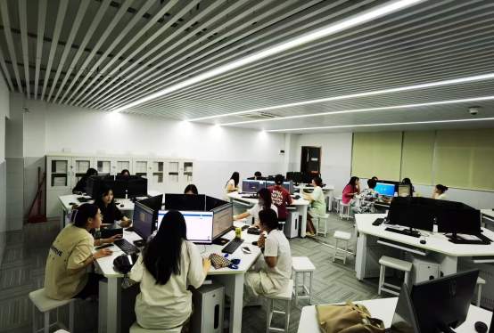 我校学子勇夺跨境电商大赛全国总冠军 我校学子勇夺跨境电商大赛全国总冠军