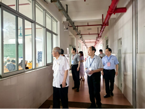 校领导巡考严把关,考风学风焕新颜—— 2024—2025学年第二学期期末考试有序开展 校领导巡考严把关,考风学风焕新颜—— 2024—2025学年第二学期期末考试有序开展