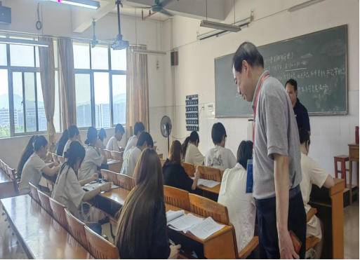 校领导巡考严把关,考风学风焕新颜—— 2024—2025学年第二学期期末考试有序开展 校领导巡考严把关,考风学风焕新颜—— 2024—2025学年第二学期期末考试有序开展