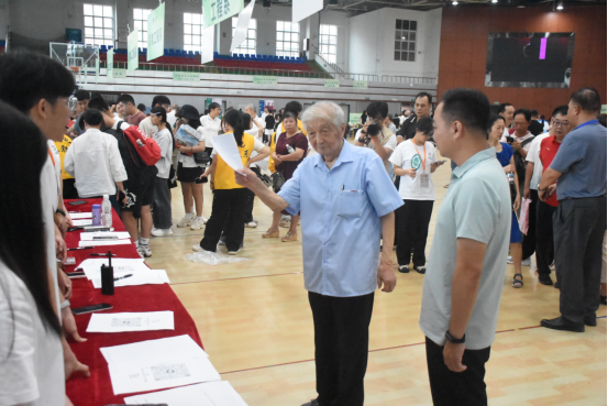 我在华联等你来!——直击2025级萌新入学 我在华联等你来!——直击2025级萌新入学