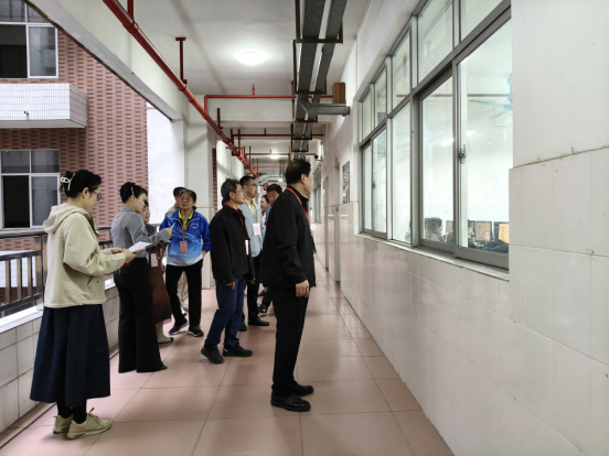 校领导深入课堂督学 华联学院春季开学启新篇 校领导深入课堂督学 华联学院春季开学启新篇