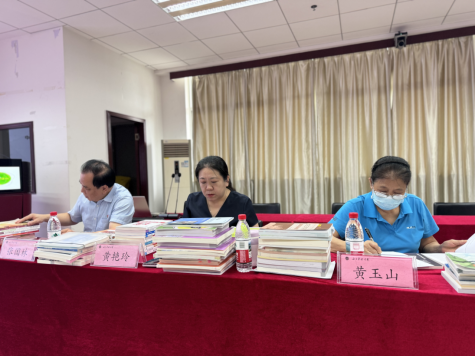学校召开2026—2027学年第一学期教材选用审核工作会议 学校召开2026—2027学年第一学期教材选用审核工作会议