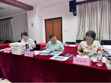 学校召开2026—2027学年第一学期教材选用审核工作会议 学校召开2026—2027学年第一学期教材选用审核工作会议