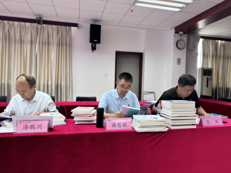学校召开2026—2027学年第一学期教材选用审核工作会议 学校召开2026—2027学年第一学期教材选用审核工作会议