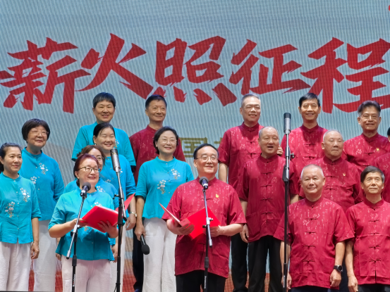 莫道桑榆晚 歌声震九天 莫道桑榆晚 歌声震九天
