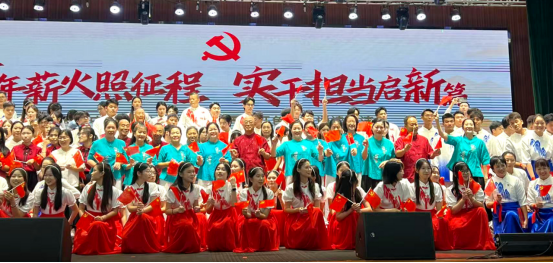 莫道桑榆晚 歌声震九天 莫道桑榆晚 歌声震九天
