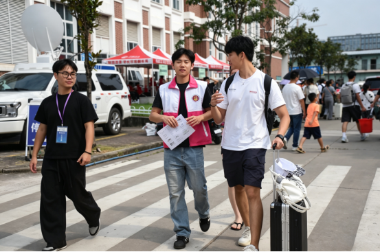 入校报到进行时 入校报到进行时