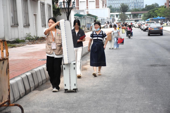 入校报到进行时 入校报到进行时