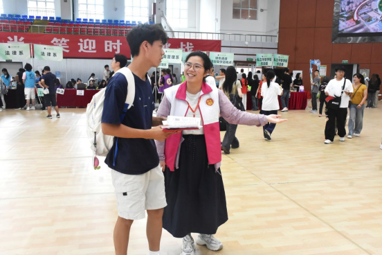 入校报到进行时 入校报到进行时