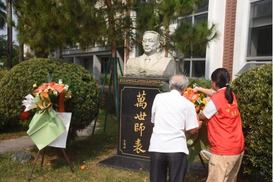  我校举行陶行知诞辰135周年纪念仪式
